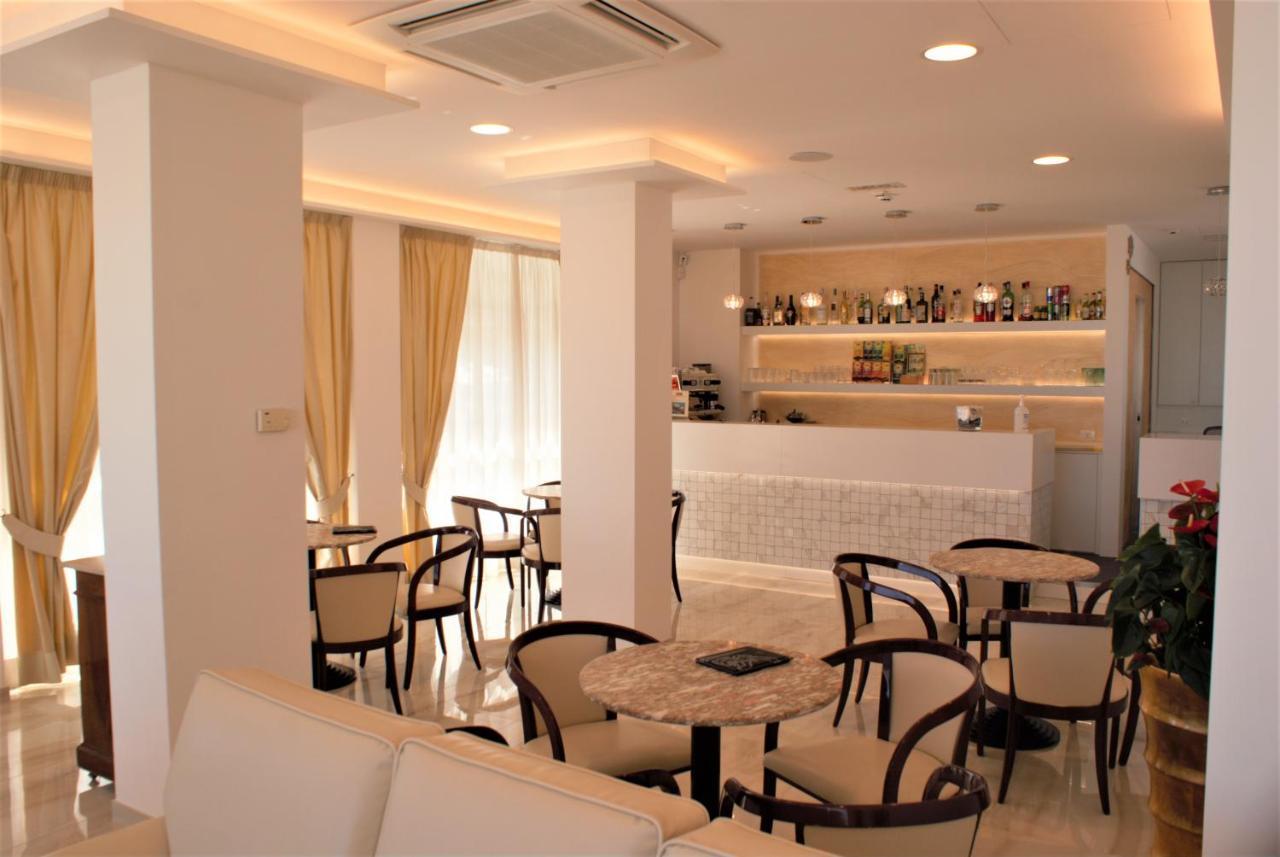 Hotel Caesar Paladium Rimini Exterior foto