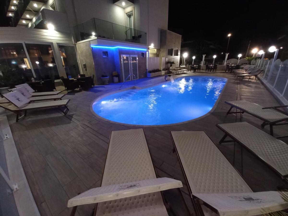 Hotel Caesar Paladium Rimini Exterior foto