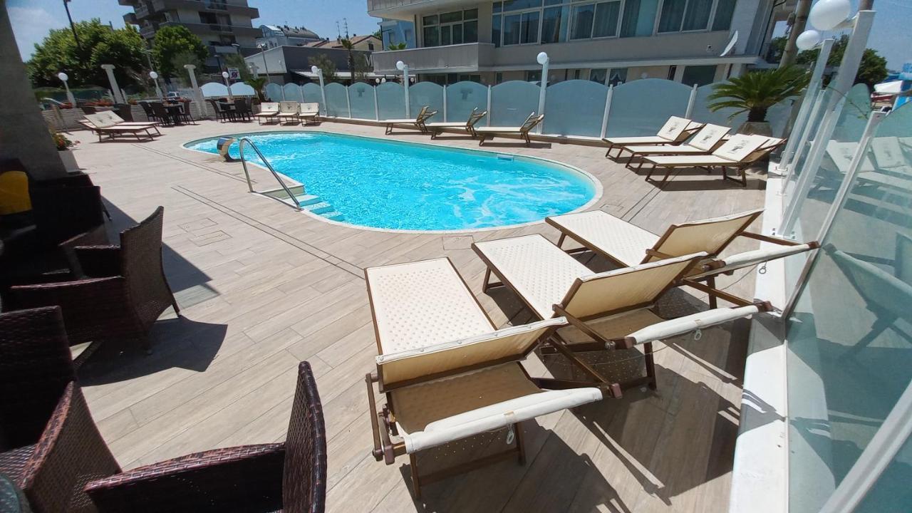 Hotel Caesar Paladium Rimini Exterior foto