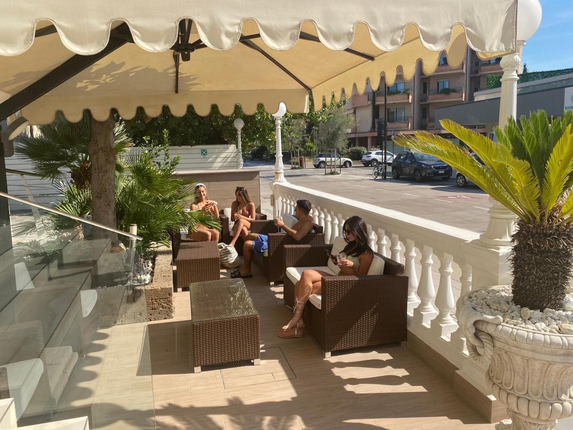 Hotel Caesar Paladium Rimini Exterior foto