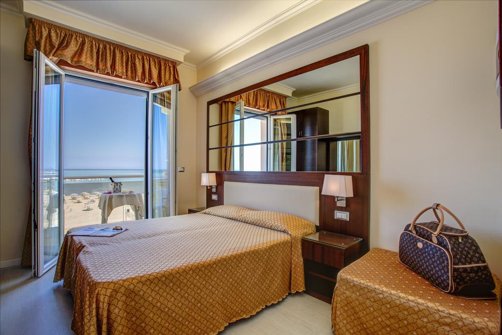 Hotel Caesar Paladium Rimini Quarto foto