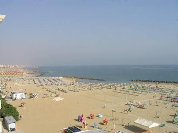 Hotel Caesar Paladium Rimini Exterior foto