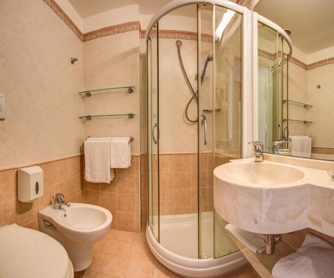 Hotel Caesar Paladium Rimini Quarto foto